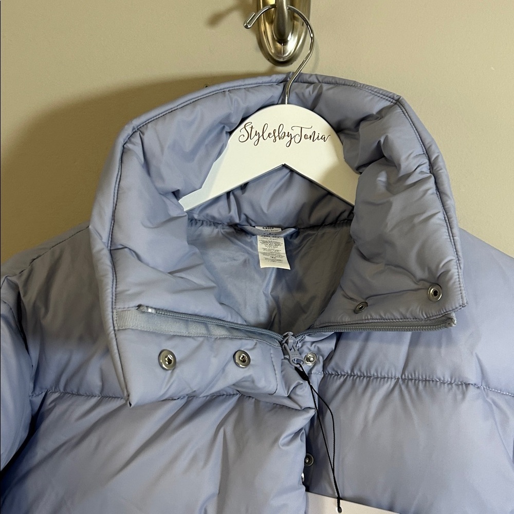 Alo Yoga Gold Rush Puffer Jacket Winter Frost Blue Full Zip Down Fill sz XS NEW - Picture 3 of 15